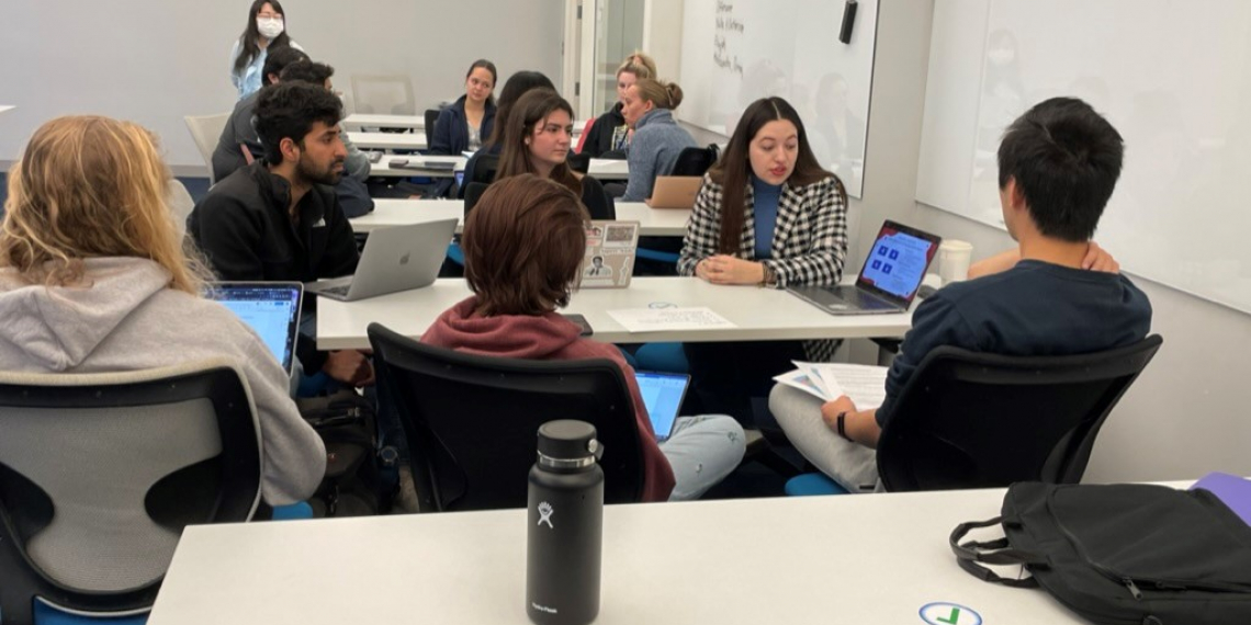 Juanita Vargas Ibáñez and Amanda Rey Dominguez share their research on Quebec’s linguistic policies to students in Spanish, Russian, and Chinese listen in